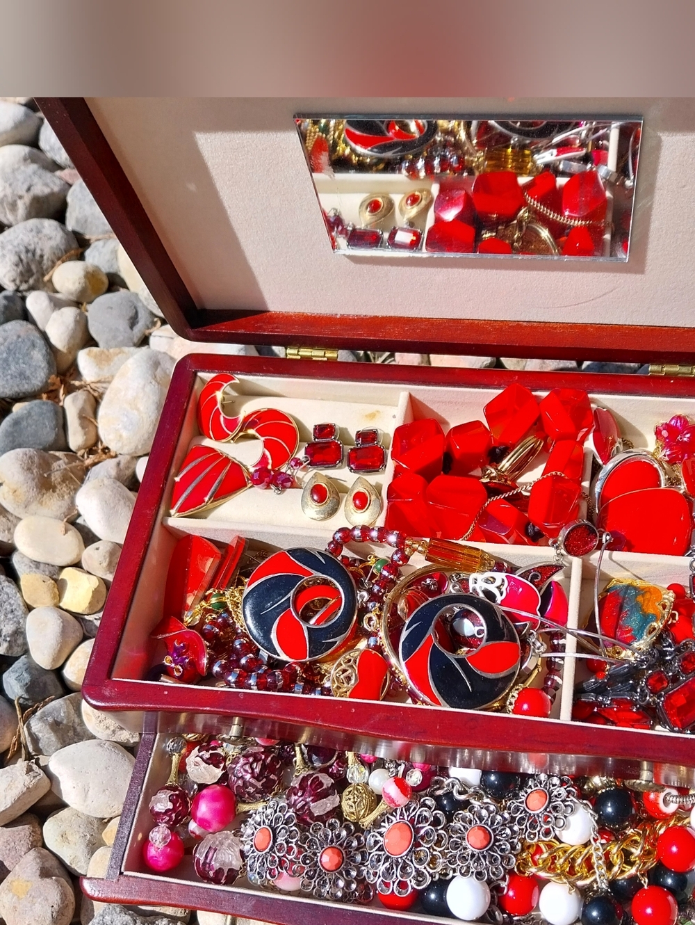 Vintage Red Enamel Jewelry Set in Wooden Box - Picture 8 of 8